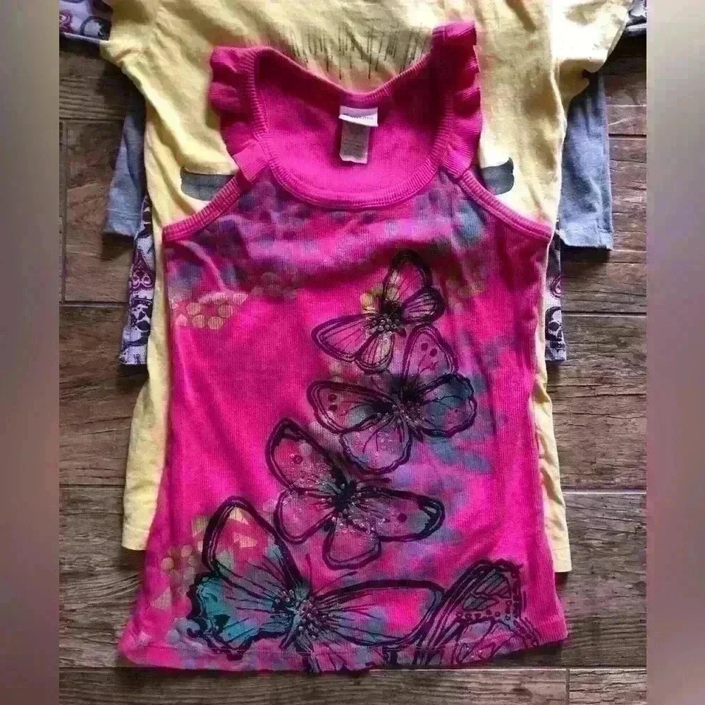 lot of 5 girl tops range from youth medium to xl